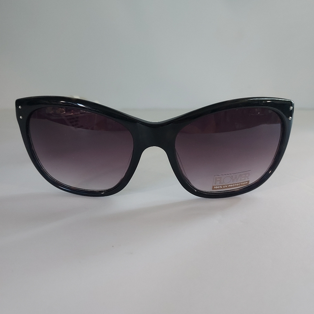 FLOWER Sophie Cream Black Cat Eye Vintage Sunglasses
